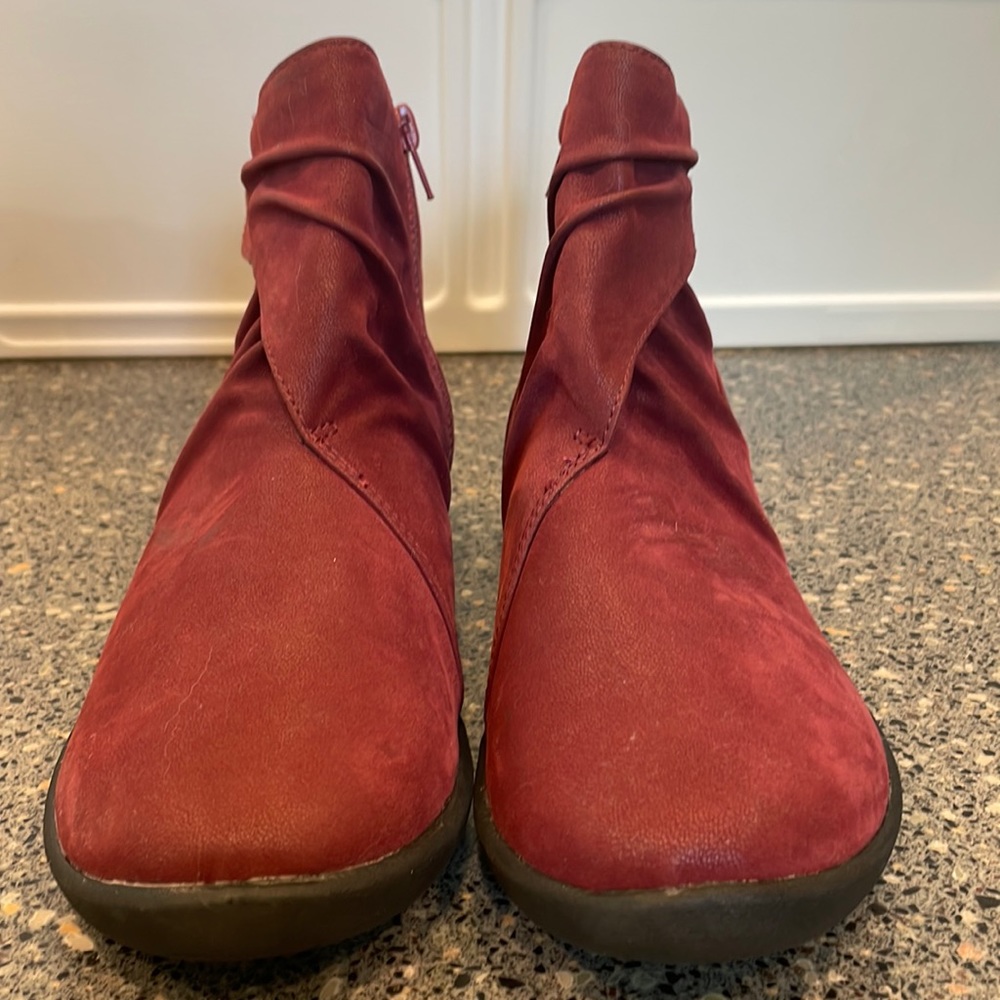 Women’s Clark’s breeze dusk ankle boot, size 8